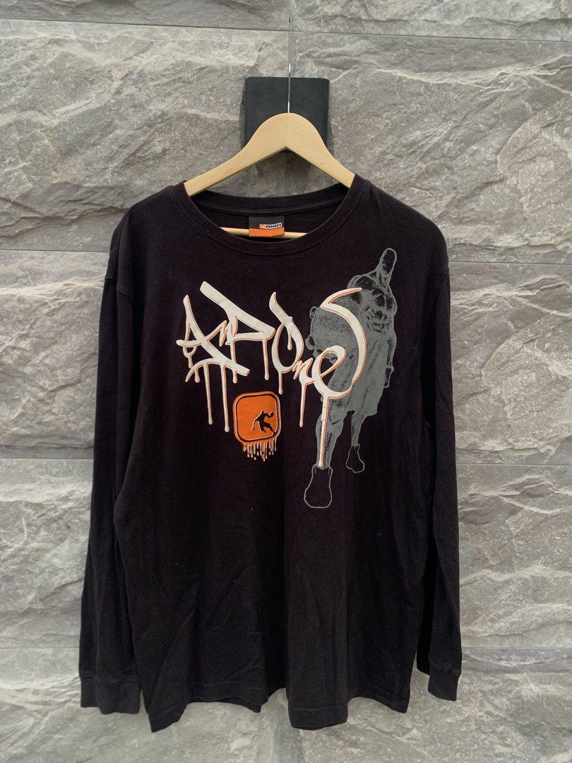 Y2k and 1 long sleeve (Category: Coats, Jackets and Outerwear) located in Lipa City. Submitted by inglowetrust (Listing ID 1470293966, Image 1). Description: Size large 21x29 Excellent condition.