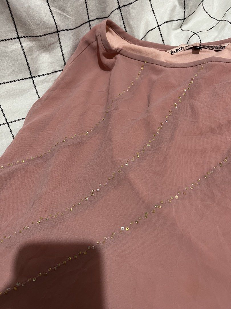 Y2k beaded Skirt (Category: Skirts) located in Davao. Submitted by rel18 (Listing ID 1470296290, Image 2). Description: Y2k Beaded skirt W28-30 Fits Length 22.