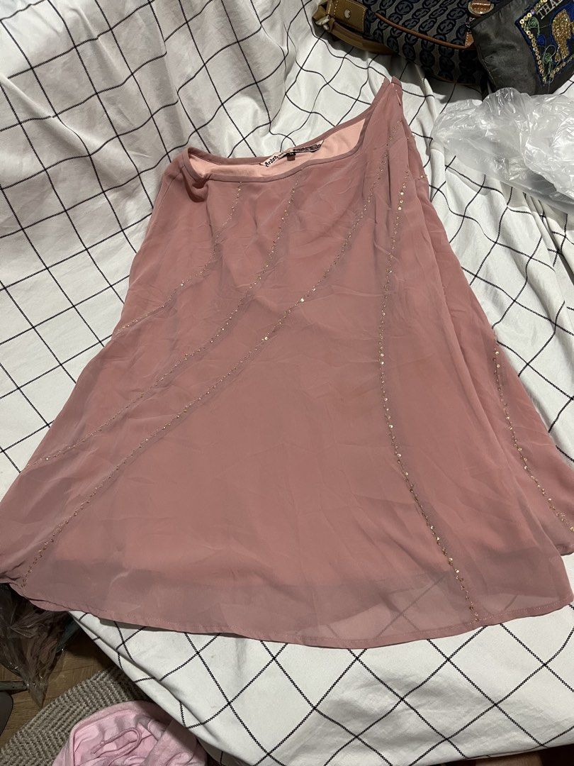 Y2k beaded Skirt (Category: Skirts) located in Davao. Submitted by rel18 (Listing ID 1470296290, Image 1). Description: Y2k Beaded skirt W28-30 Fits Length 22.
