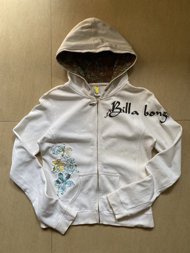 Y2k billabong (Category: Coats, Jackets and Outerwear) located in Manila. Submitted by freshfindresale (Listing ID 1470181305, Image 1). Description: Size small to medium Good condition.