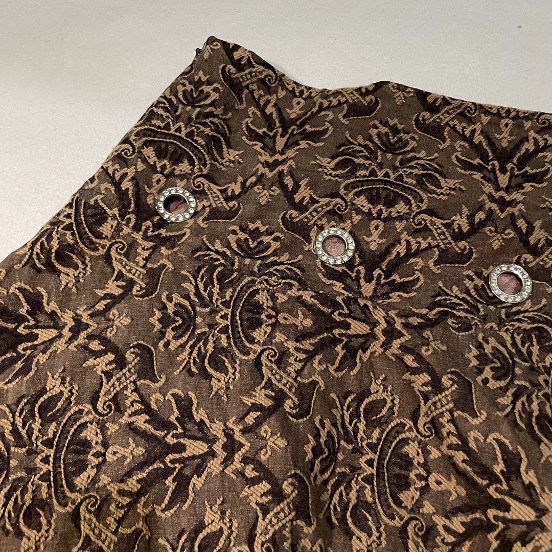 Y2K Brown Paisley Pattern Flared Skirt (Category: Skirts) located in San Quintin. Submitted by polasolah (Listing ID 1470314206, Image 2). Description: wash before use with zipper sa side size: 29 jnt payment first.