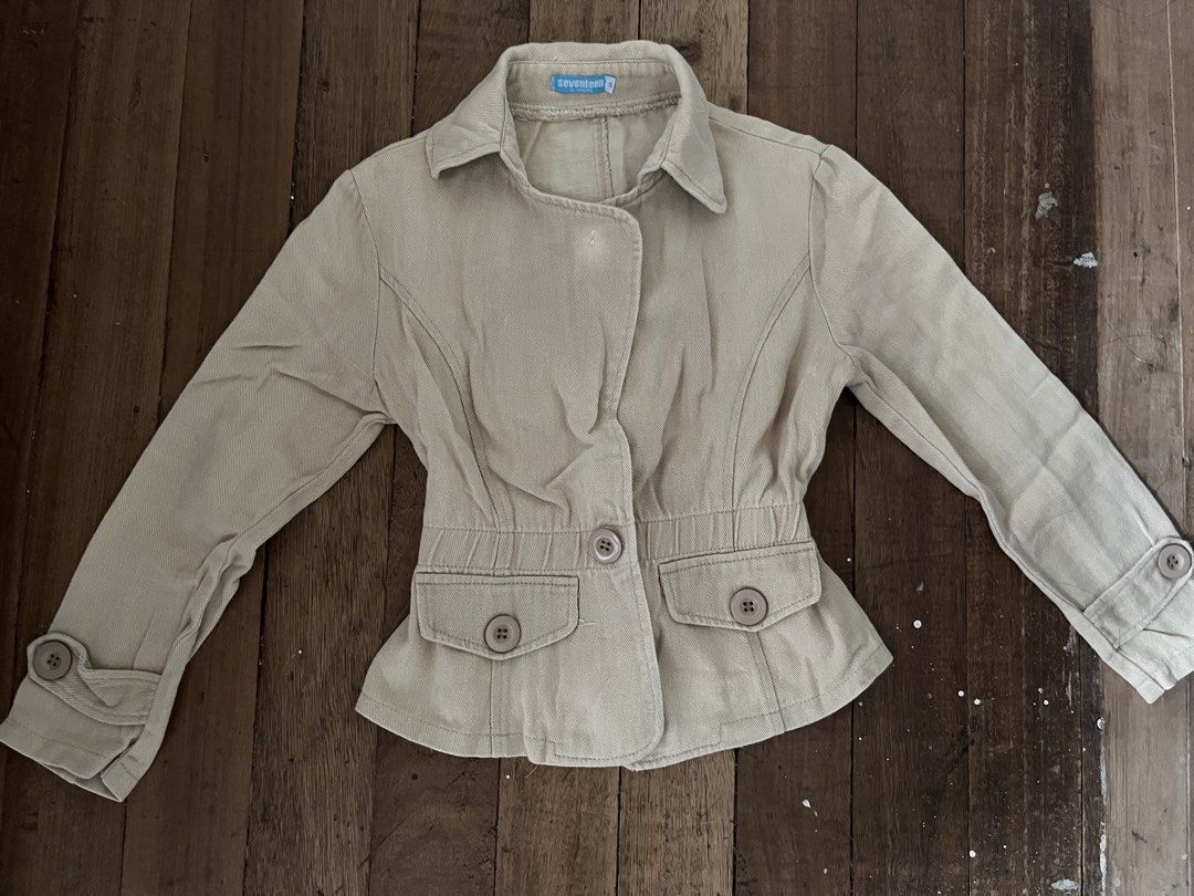 y2k grunge beige jacket vintage (Category: Coats, Jackets and Outerwear) located in Antipolo. Submitted by dullfeirie (Listing ID 1470159818, Image 1). Description: .