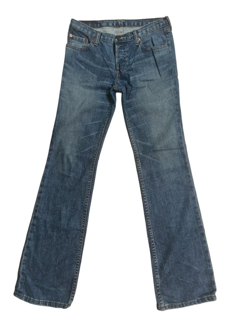 Y2k Levi Women's Flared Bootcut Jeans (Category: Jeans) located in Bislig. Submitted by vanityarchives (Listing ID 1470261714, Image 1). Description: size 27 on tag length 40 super nice in actual, just needs wash.