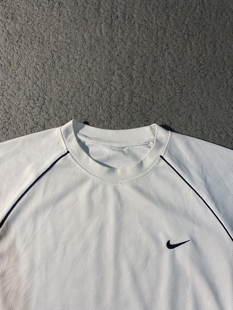 Y2K NIKE VINTAGE (Category: Tshirts & Polo Shirts ) located in Tandag. Submitted by vncntmrcllns (Listing ID 1470221727, Image 3). Description: Y2k VINTAGE NIKE Width: 21 Length: 26 -Excellent Condition -Already wash -Color rate 9.8/10 All details are visible in the picture Please check each photo .