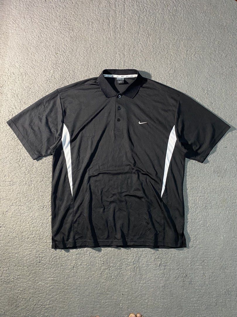 Y2k NIKE VINTAGE (Category: Tshirts & Polo Shirts ) located in Tandag. Submitted by vncntmrcllns (Listing ID 1470222162, Image 1). Description: VINTAGE NIKE Width: 22 Length: 28 -Excellent Condition -Already wash -Color rate 10/10 All details are visible in the picture Please check each photo .