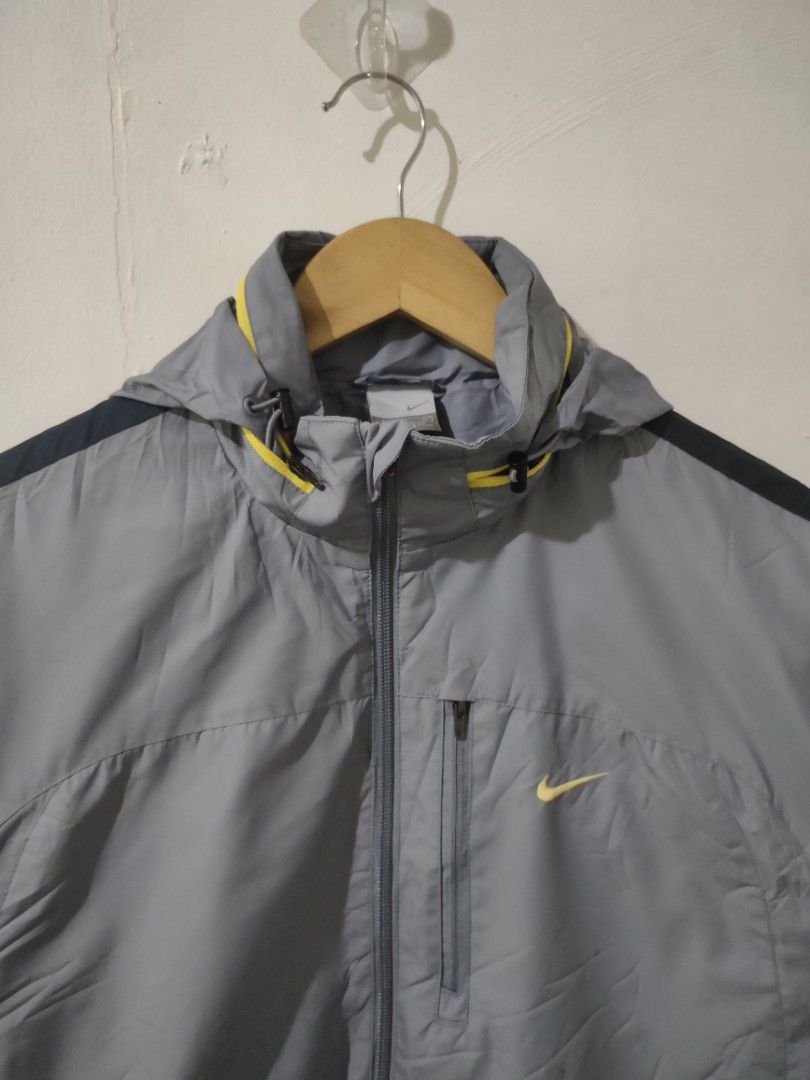 Y2K Nike Windbreaker Gray Tag (Category: Coats, Jackets and Outerwear) located in Ozamiz City. Submitted by outregrails (Listing ID 1470159608, Image 3). Description: Excellent condition No issue Dimes 22/28.5 Packable hoodie.