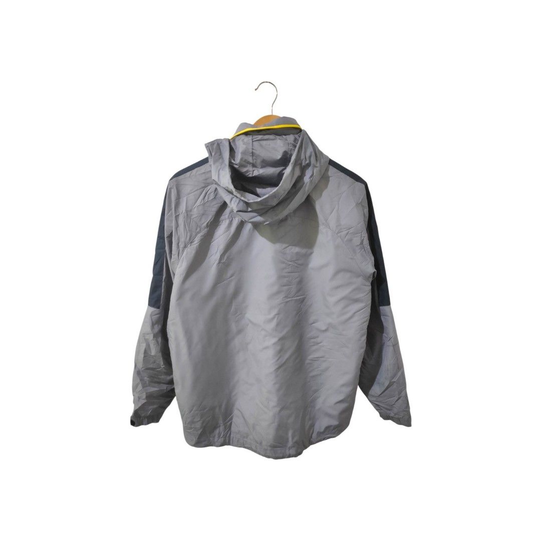 Y2K Nike Windbreaker Gray Tag (Category: Coats, Jackets and Outerwear) located in Ozamiz City. Submitted by outregrails (Listing ID 1470159608, Image 2). Description: Excellent condition No issue Dimes 22/28.5 Packable hoodie.