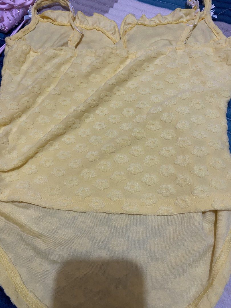 yellow floral summer top (Category: Sleeveless) located in Manila. Submitted by pchyomi (Listing ID 1470282919, Image 3). Description: waist: 24-36 in bust: 30-38 in length: 19 in.