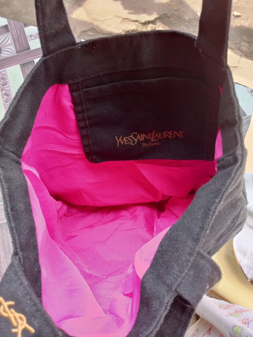 YSL Totebag (Category: Tote Bags) located in Polomolok. Submitted by delosreyesshyn81134 (Listing ID 1470175209, Image 3). Description: YSL Totebag.