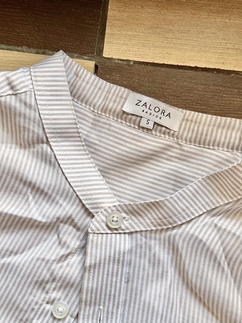 Zalora pinstrip button down polo (Category: Longsleeves) located in Manila. Submitted by brownbutterlatte (Listing ID 1470299359, Image 3). Description: Never used! RFS: Decluttering .