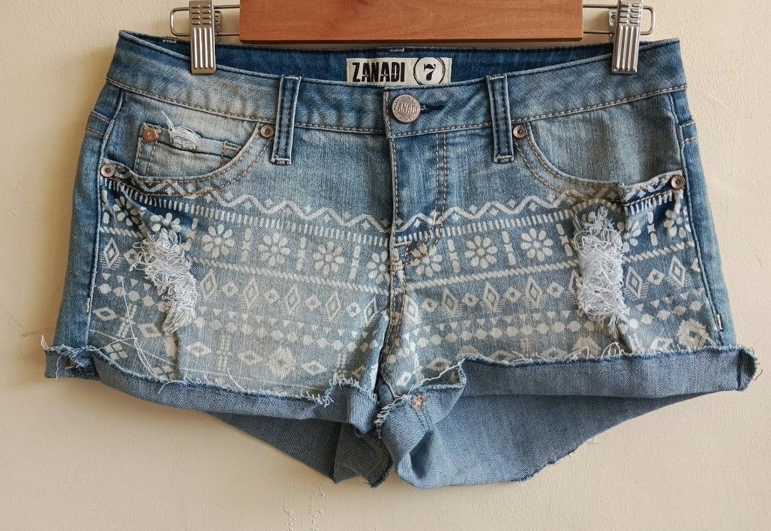 Zanadi Printed Denim Shorts Size 7 (Category: Shorts) located in Cebu City. Submitted by violacloset (Listing ID 1470207826, Image 1). Description: Measurements: waist: 15 1/2 waistline 26-28 hips: 18 1/2 length: 10.