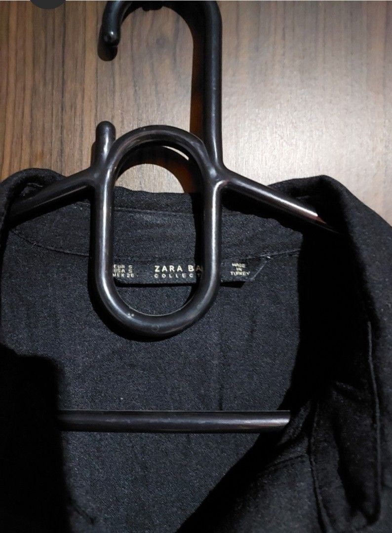 Zara black button down (Category: Longsleeves) located in Caloocan City. Submitted by jensapparel (Listing ID 1470166687, Image 2). Description: no issue, flaws.