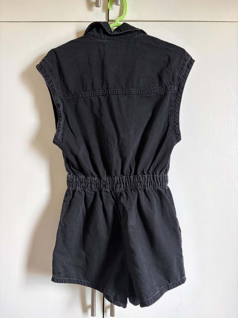 Zara Black Sleeveless Denim Utility Romper (Category: Jumpsuits) located in Quezon City. Submitted by gruthbue (Listing ID 1470346009, Image 2). Description: - Used once or twice - Color: Black - Size: EU 32 US 2 RFS: No longer used 📍Seller Loc.: Quezon City, Metro Manila Payment 1st (GCash/BDO) Grab Express/Lalamove or Meet up.
