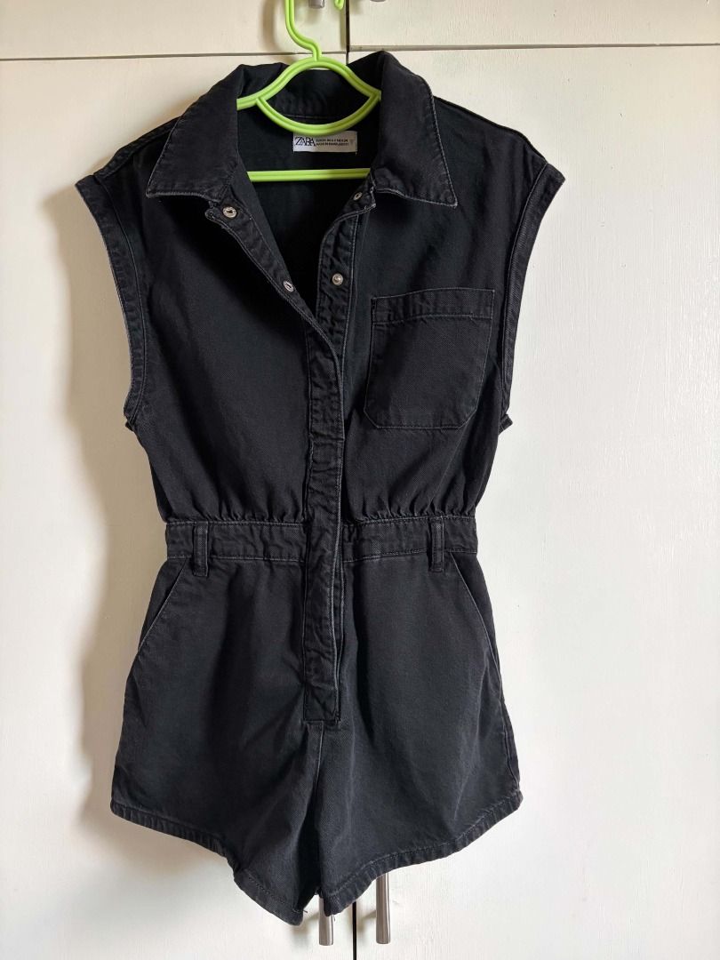 Zara Black Sleeveless Denim Utility Romper (Category: Jumpsuits) located in Quezon City. Submitted by gruthbue (Listing ID 1470346009, Image 1). Description: - Used once or twice - Color: Black - Size: EU 32 US 2 RFS: No longer used 📍Seller Loc.: Quezon City, Metro Manila Payment 1st (GCash/BDO) Grab Express/Lalamove or Meet up.