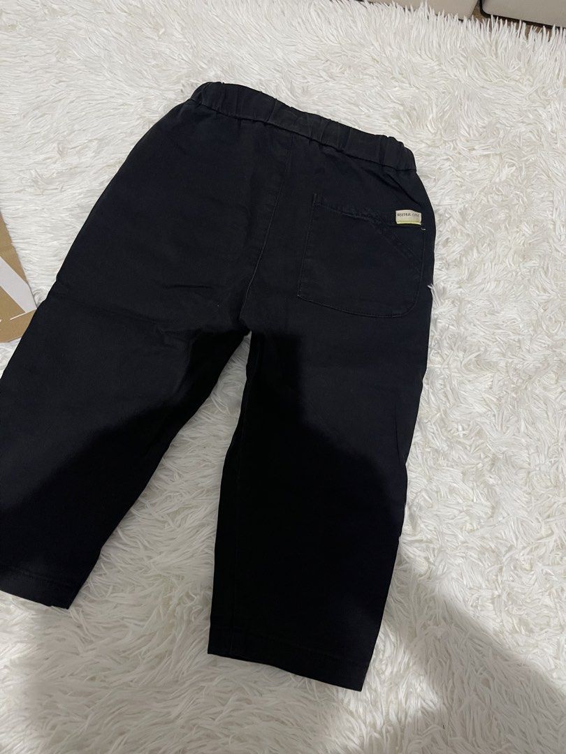 Zara black trouser square pocket pants (Category: Babies & Kids Fashion) located in Quezon City. Submitted by zntinycloset (Listing ID 1470291749, Image 3). Description: - Brand/Item: Zara Black Trousers - Size: 2-3 years (98 cm) - Waistband: Elastic with adjustable drawstring - Pockets: Front utility pockets and single back pocket - Condition: Excellent, clean, no stains or damage - Style: Easy pull-on style, great for everyday casual wear.
