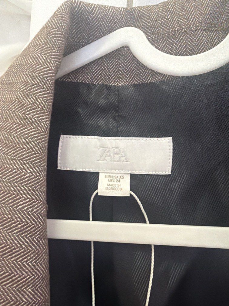 Zara blazer (Category: Coats, Jackets and Outerwear) located in Quezon City. Submitted by destashingmycloset (Listing ID 1470155964, Image 2). Description: .