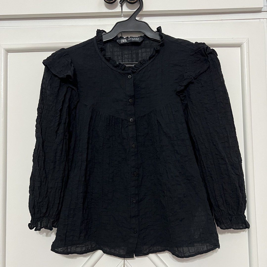 Zara Blouse (Category: Blouses) located in Las Pinas. Submitted by bangtanbey (Listing ID 1470231645, Image 1). Description: AUTHENTIC ZARA (bought at MOA branch) Size on tag: XS Used once only, no issues Yung material niya ganyan talaga - crumpled effect.