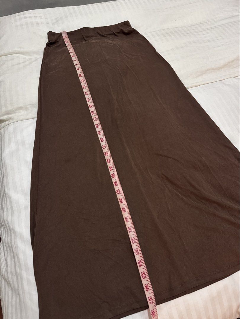 Zara Brown Jersey Stretch Long Skirt (Category: Skirts) located in Manila. Submitted by ramoneybaloney (Listing ID 1470299152, Image 3). Description: Size M but fits more like XS to S Bought online but too small for me Measurements: Waist - 26 to 27” Length - 37”.
