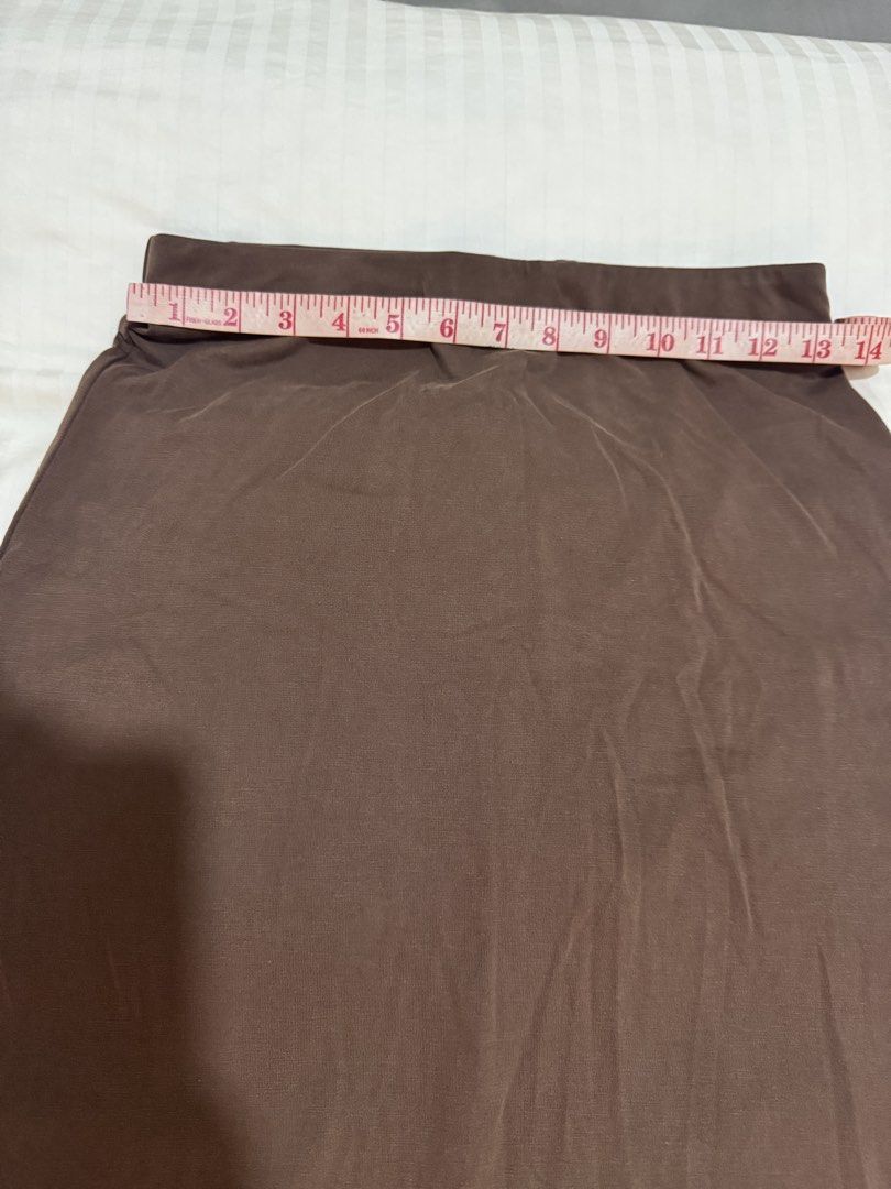 Zara Brown Jersey Stretch Long Skirt (Category: Skirts) located in Manila. Submitted by ramoneybaloney (Listing ID 1470299152, Image 2). Description: Size M but fits more like XS to S Bought online but too small for me Measurements: Waist - 26 to 27” Length - 37”.