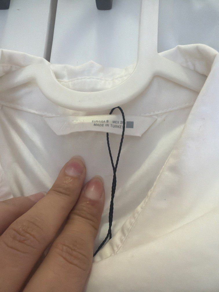 Zara button down top (Category: Sleeveless) located in Quezon City. Submitted by destashingmycloset (Listing ID 1470158508, Image 2). Description: .