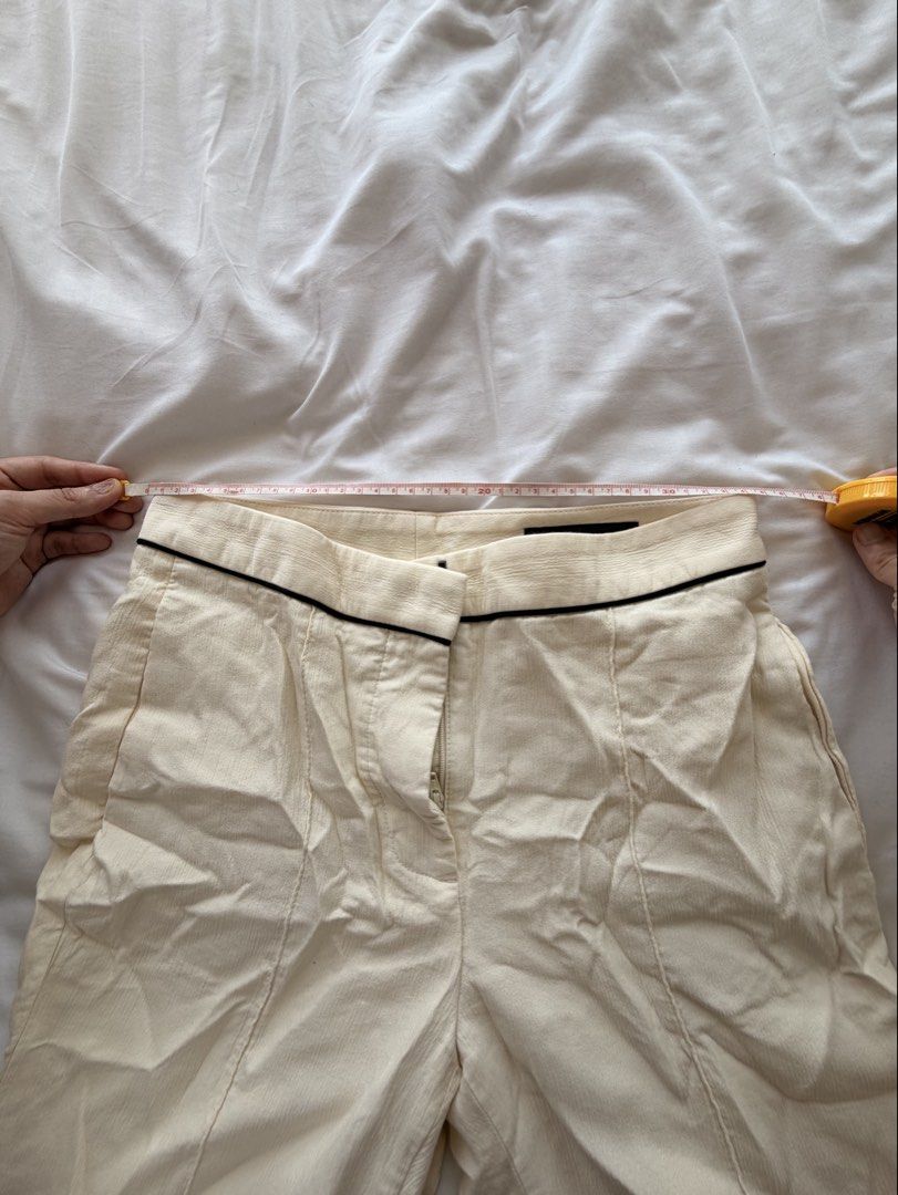 ZARA Cream Trousers Size XS (Category: Jeans) located in Makati City. Submitted by banshee1411 (Listing ID 1470259650, Image 1). Description: size 27.