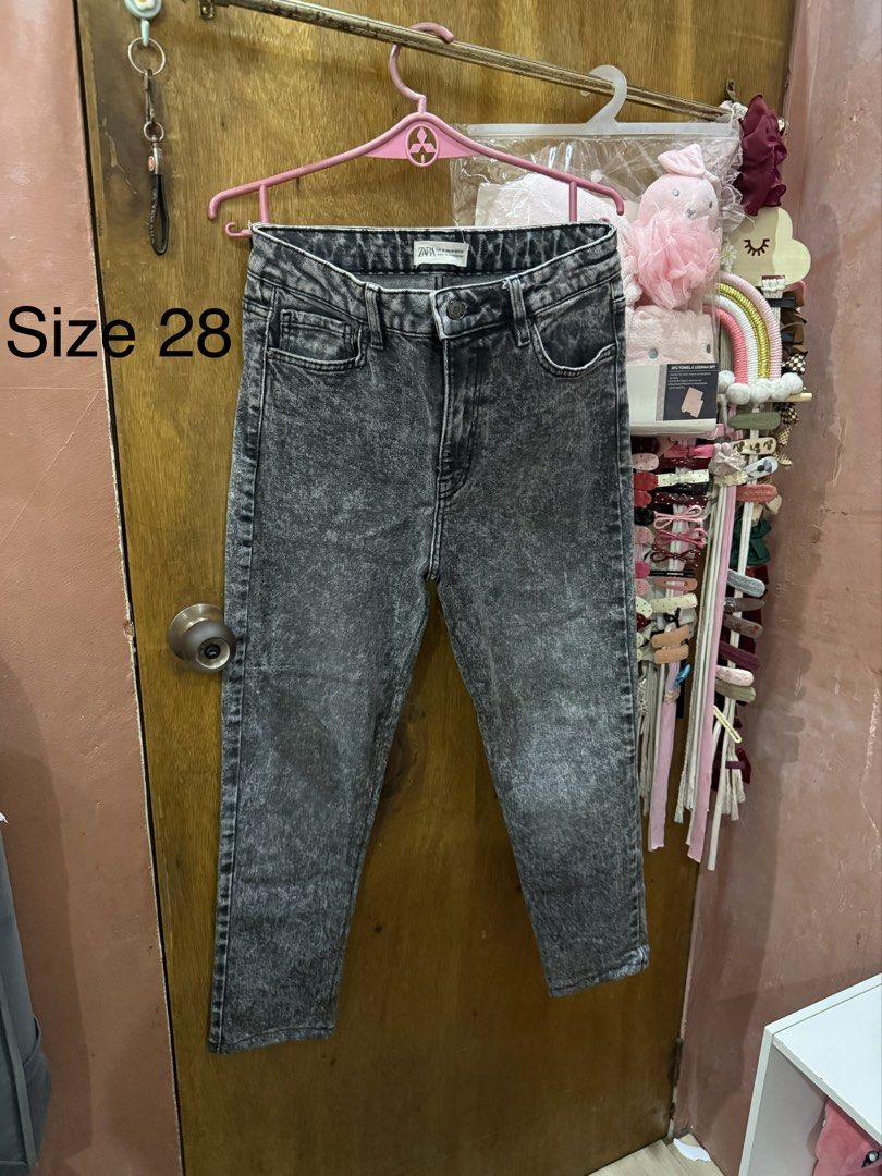 Zara denim pants (Category: Jeans) located in Imus. Submitted by mysticstar_f121de (Listing ID 1470208173, Image 1). Description: .