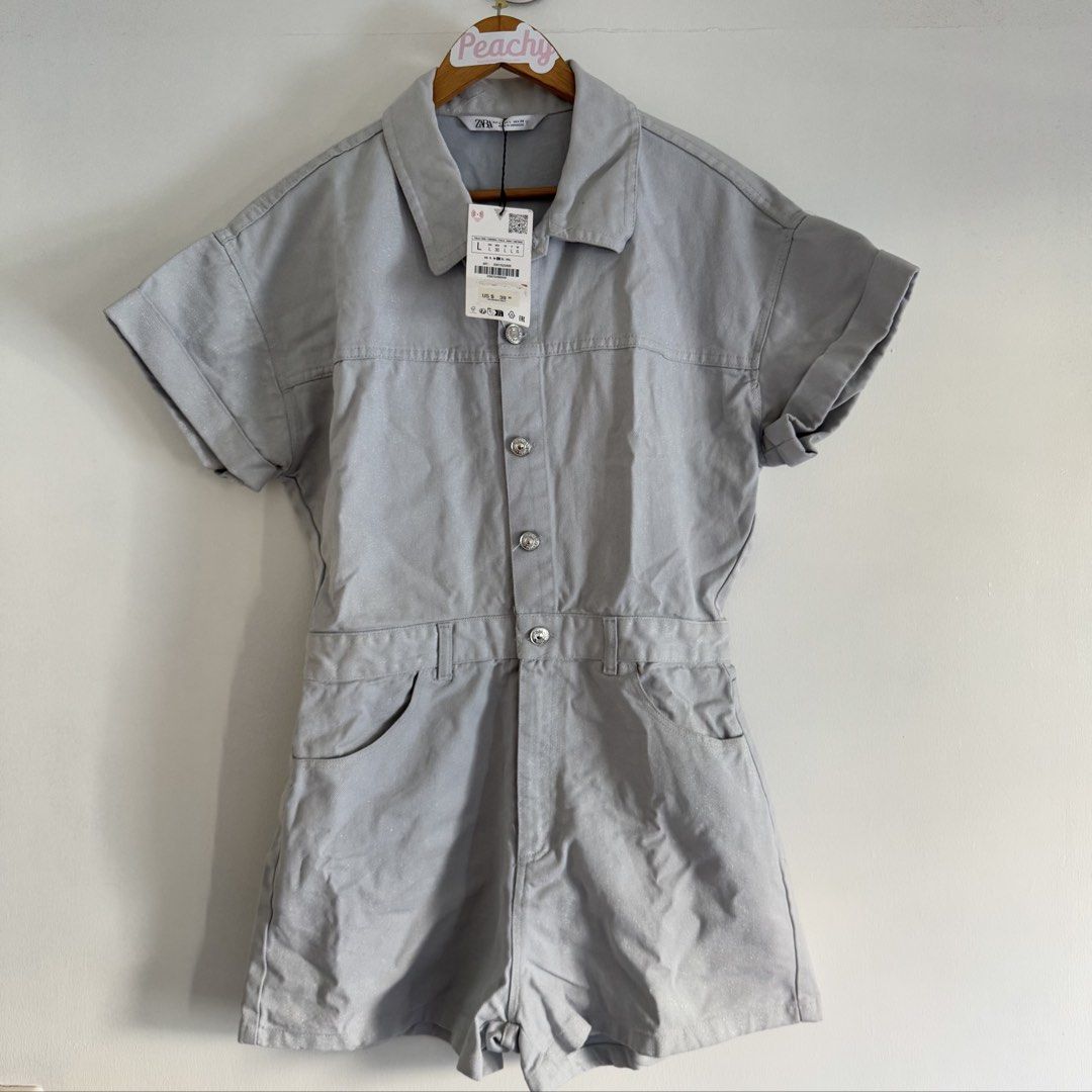 Zara denim romper (Category: Rompers) located in Manila. Submitted by apparella.ph (Listing ID 1470153464, Image 1). Description: Bought kn u.s. Super pretty Rfs: wont fit me na pero sobrang ganda nya tlga Ung denim nya mejo shiny sya :) Bust:44 Waist:32 Length.34 ☑️Everything is my Own preloved / BNWT/BNWOT ☑️ not thrifted/Ukay ☑️ malukot sa picture kasi na stock sa cabinet (tinatamad mag plantsa ✌️ ) ☑️Personal items ( usually bought in US/UK/J