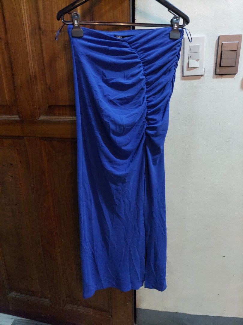 ZARA DRAPED MIDI SKIRT (Category: Skirts) located in San Pedro. Submitted by cyanide.slug.cat (Listing ID 1470269068, Image 3). Description: medium 28-32" waist 39" length.