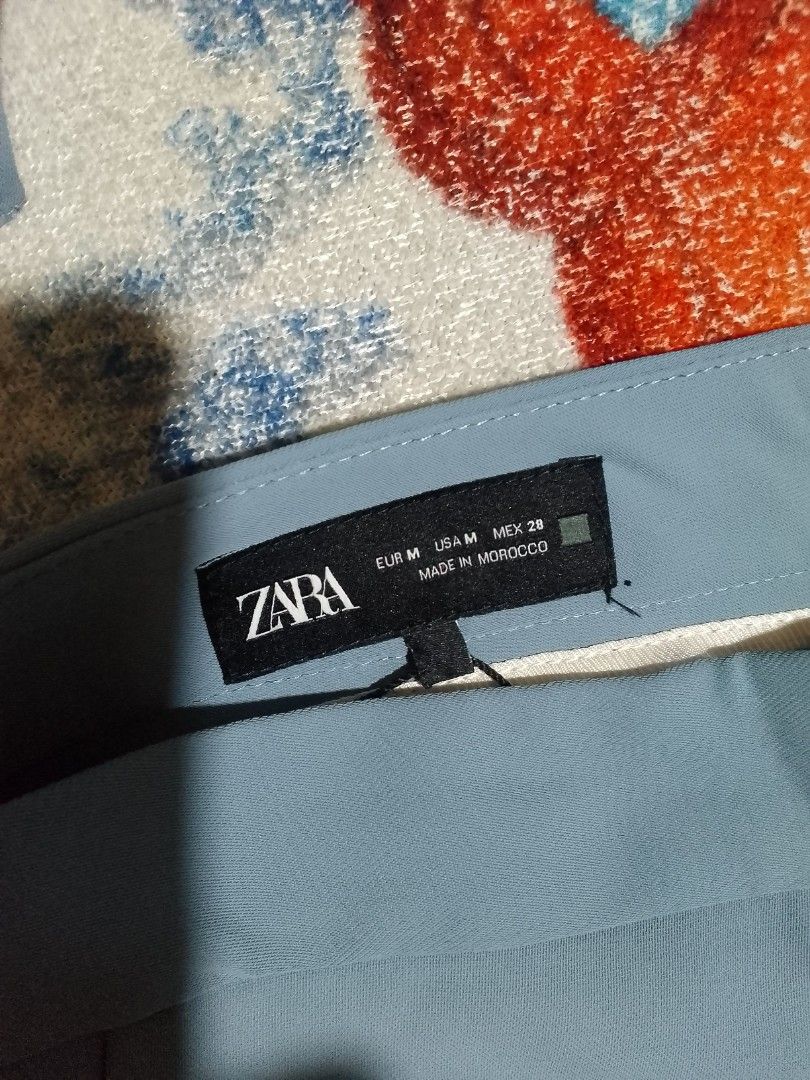 ZARA FORMAL CORSET SET (Category: Sets or Coordinates) located in Taguig. Submitted by lostpixie (Listing ID 1470259770, Image 2). Description: elegant corporate office set - tube corset style top - slightly flared trousers MEDIUM SIZE.