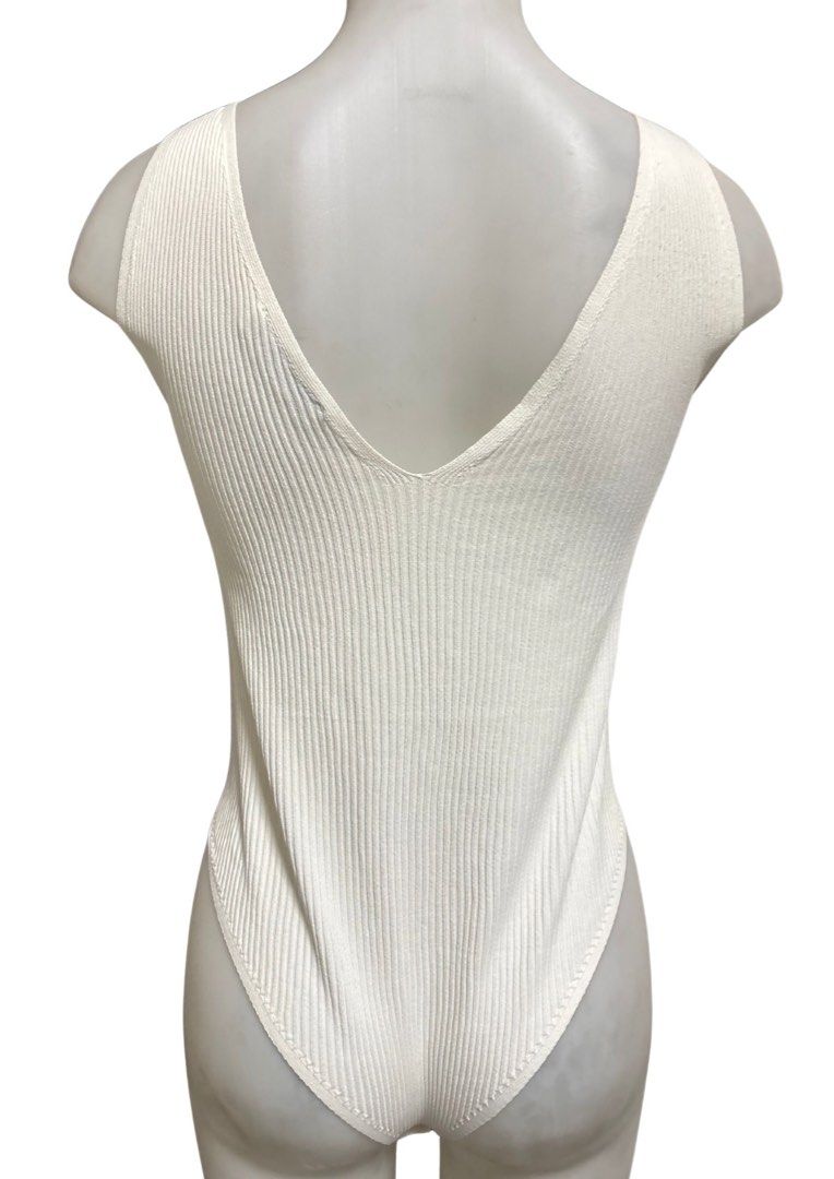 Zara Knit White Ribbed Bodysuit (Category: Sleeveless) located in Caloocan City. Submitted by shibowhii (Listing ID 1470233951, Image 2). Description: .