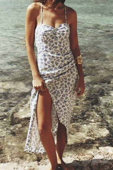 Zara Linen Blend Midi Dress - Printed (Category: Dresses) located in Manila. Submitted by diane.preloved0328 (Listing ID 1470294740, Image 1). Description: Zara Linen Blend Printed Midi Dress With slit Tie lace up back Size XS.