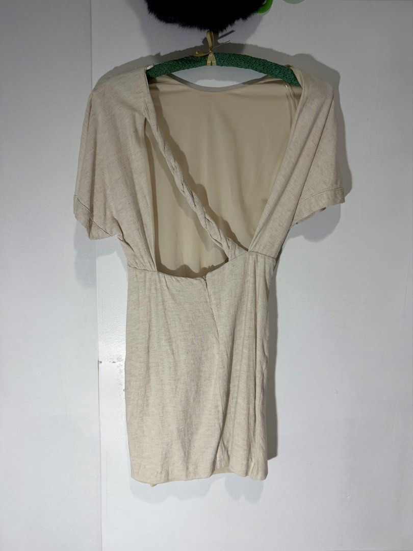 Zara Linen Mini Dress - Open Back (Category: Dresses) located in Manila. Submitted by diane.preloved0328 (Listing ID 1470295021, Image 3). Description: Zara Linen Beige Dress - Open Back Size XS.