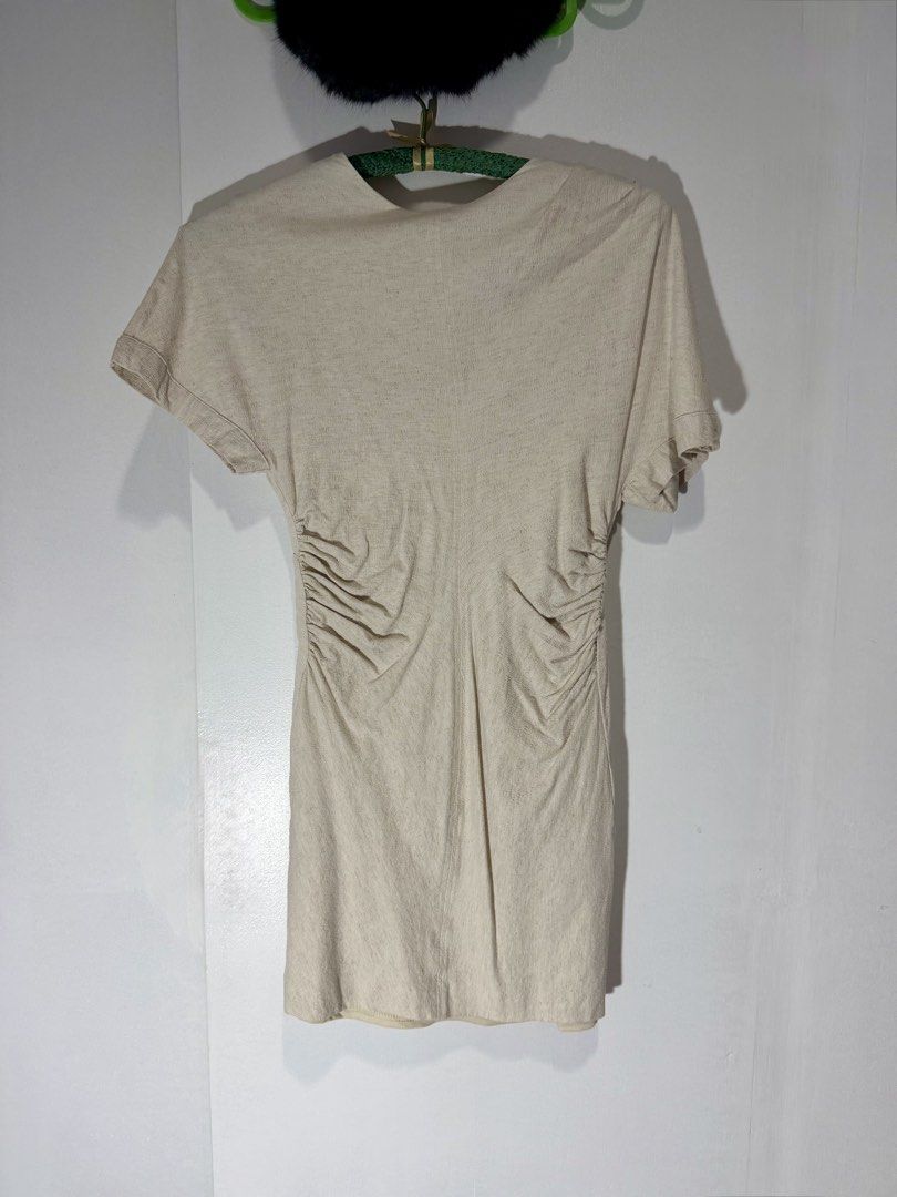 Zara Linen Mini Dress - Open Back (Category: Dresses) located in Manila. Submitted by diane.preloved0328 (Listing ID 1470295021, Image 2). Description: Zara Linen Beige Dress - Open Back Size XS.