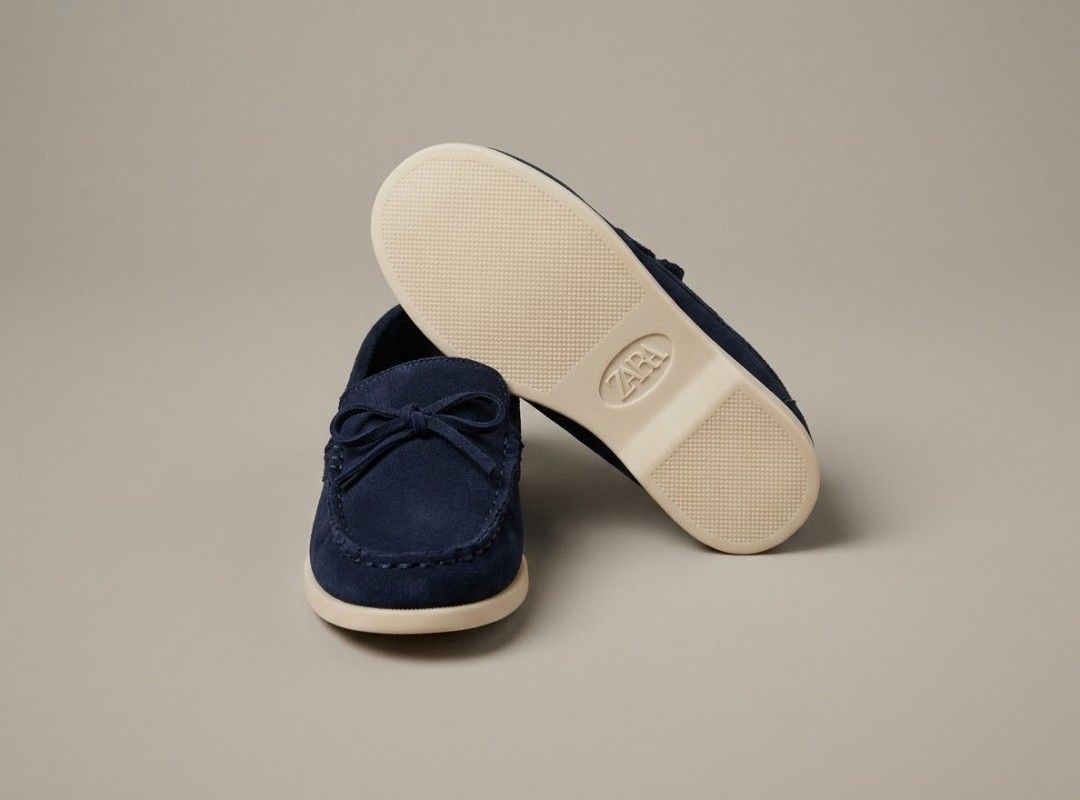 Zara Navy Blue Suede Loafers Size 25 (Category: Babies & Kids Fashion) located in Caba. Submitted by valerie_18947 (Listing ID 1470201185, Image 2). Description: Selling these authentic ZARA Kids slip-on moccasin loafers. Very premium look, perfect for family events, parties, Sunday church, or smart casual outfits! ✨ Product Details: • Brand: ZARA Kids • Type: Suede Loafers / Boat Shoes / Moccasins • Color: Deep Navy Blue with contrasting tan det