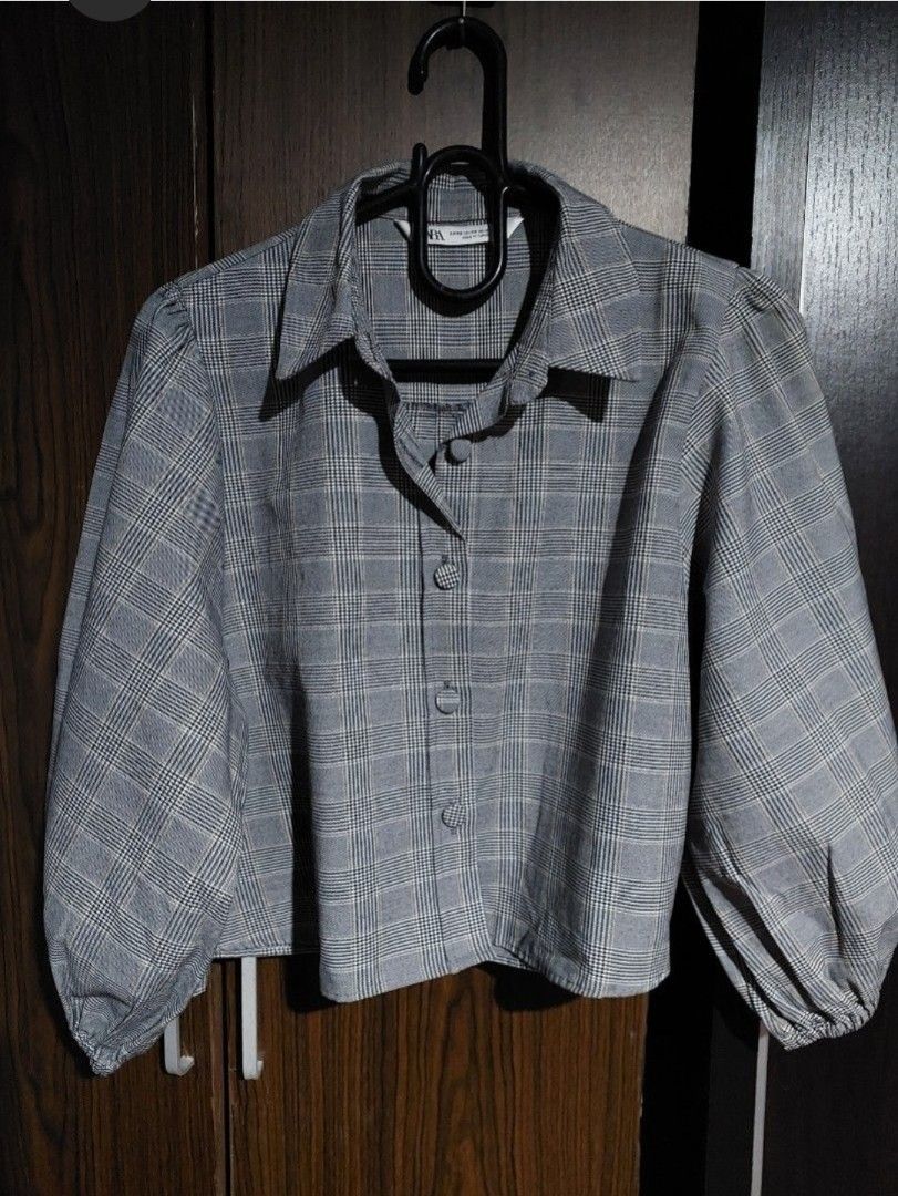 Zara plaid puff sleeves (Category: Longsleeves) located in Caloocan City. Submitted by jensapparel (Listing ID 1470167590, Image 1). Description: no issue, flaws good condition.