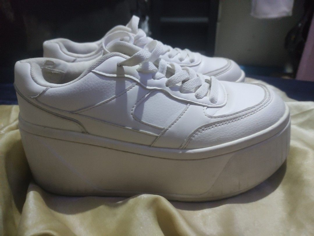 Zara platform sneakers (Category: Sneakers) located in Paranaque City. Submitted by cerisWorld (Listing ID 1470253824, Image 2). Description: Zara platfrom sneakers size 37 good condition, just needs cleaning slight sign of usage as seen on the photos but all in all really good condition. only used few times. RFS: decluttering.