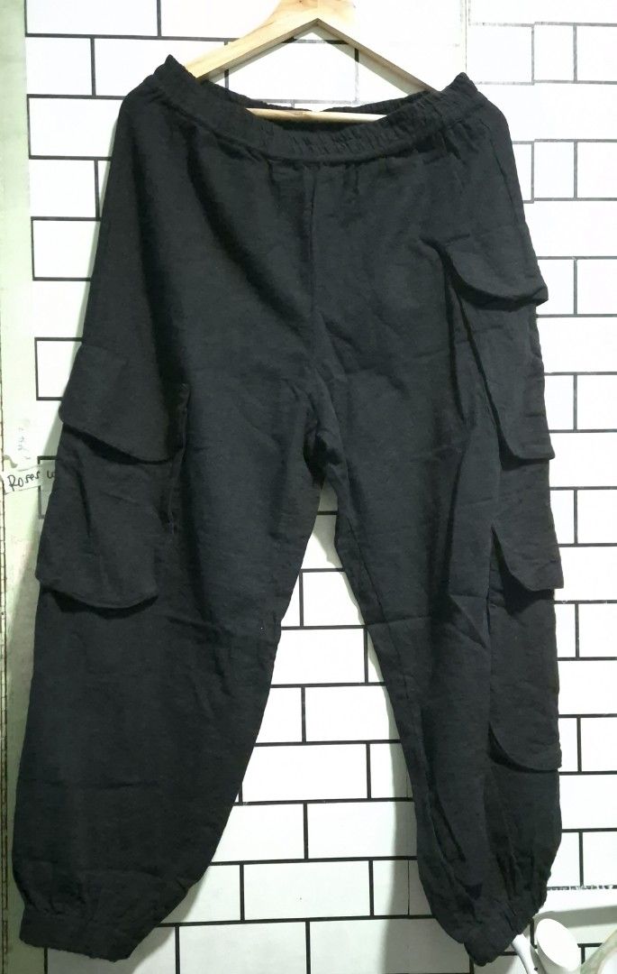 Zara Rare Linen Cargo Jogger (Category: Other Bottoms) located in Bulacan. Submitted by rgrs.collexn (Listing ID 1470195675, Image 3). Description: Super ganda. Kaso, maluwag na sken. Once lang nagamit. Ang lalaki ng pockets. 3 pockets. 32-42" sagad Length: 39" ✨ Check out my listings for more affordable preloved finds! ✨ Please manage your expectations as all items are preloved. Any flaw/s, if applicable, will be clearly indicated in the item de