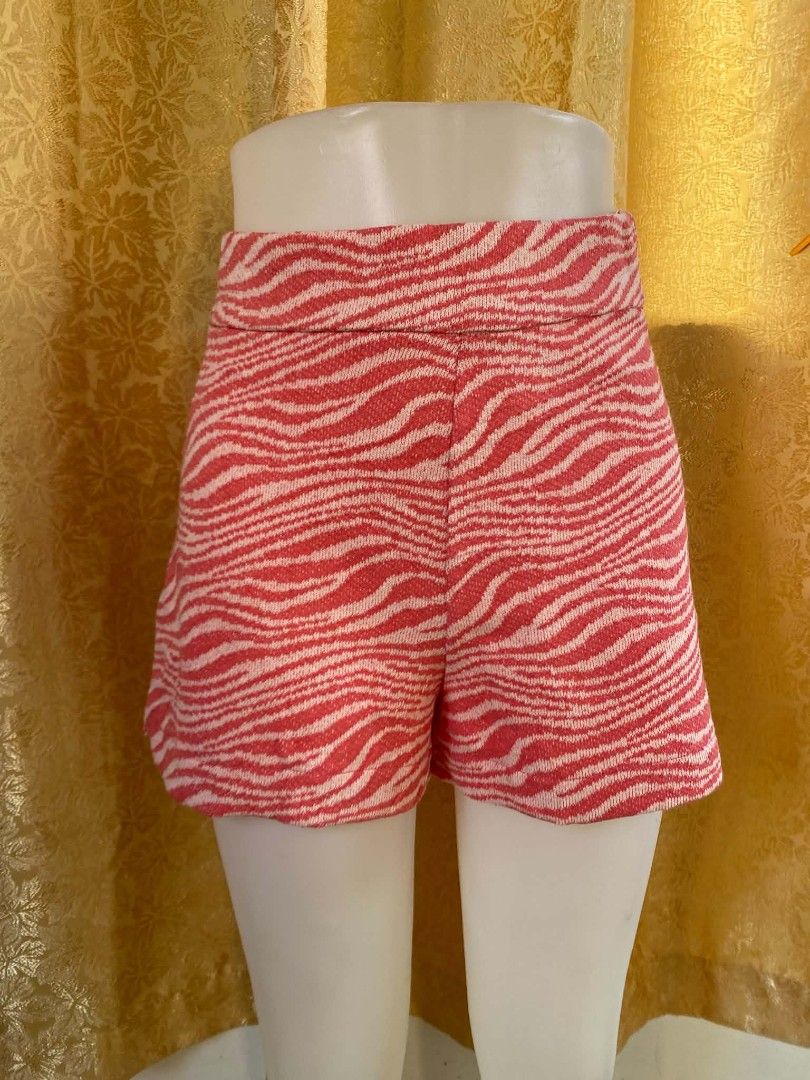 Zara shorts (Category: Shorts) located in Midsayap. Submitted by leighdeelovelylocks (Listing ID 1470267476, Image 2). Description: handpicked and carefully thrifted.