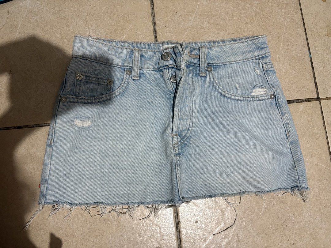 Zara skirt jean (Category: Skirts) located in Manila. Submitted by ysabelle._827 (Listing ID 1470185289, Image 1). Description: dm for ww!.