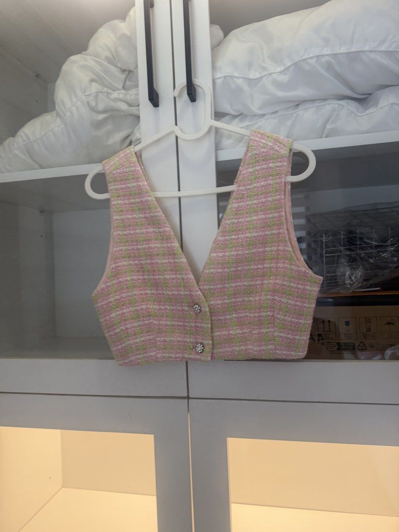 Zara top tweed (Category: Sleeveless) located in Quezon City. Submitted by destashingmycloset (Listing ID 1470192653, Image 1). Description: .