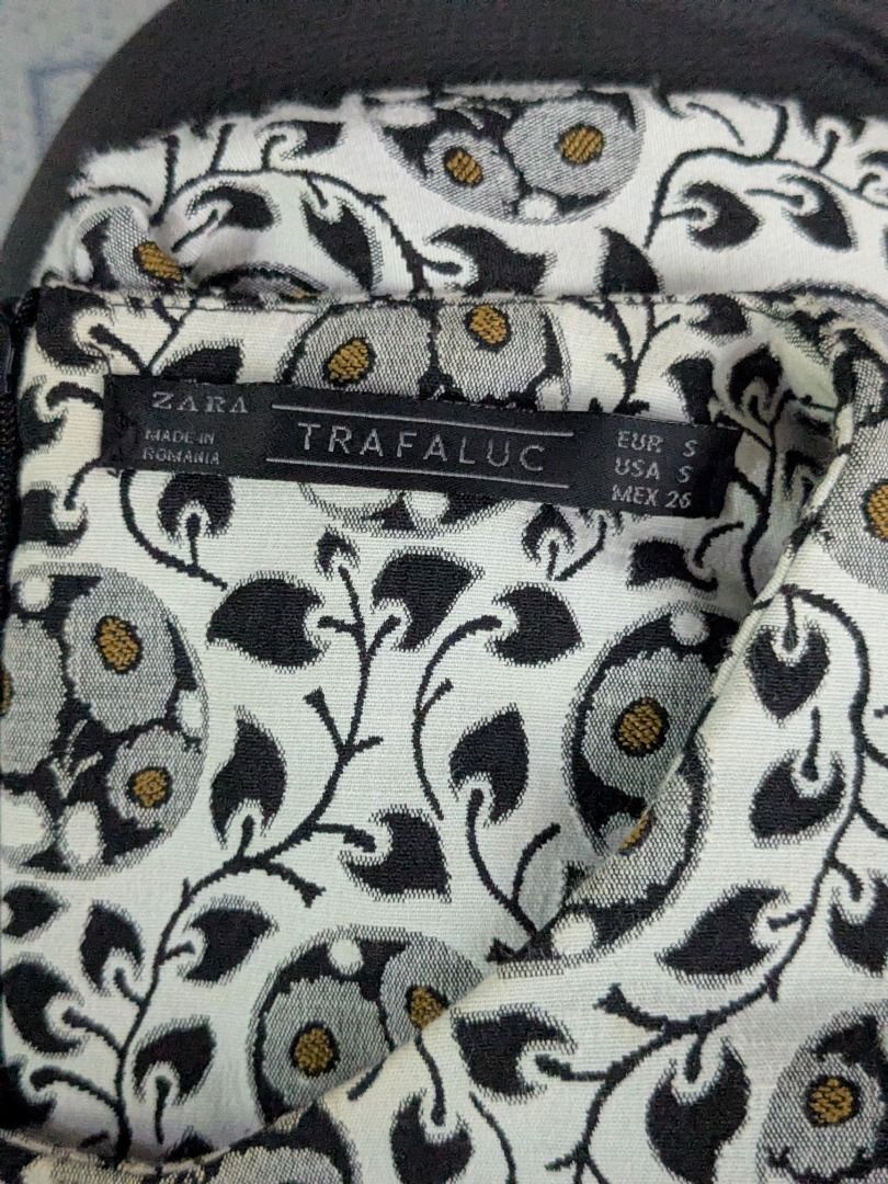 Zara Trafaluc Embroid Textured Dress (Category: Dresses) located in Quezon City. Submitted by nnncorner (Listing ID 1470334992, Image 2). Description: Original Zara Trafaluc Embroid Textured Dress Small 9/10 condition No issues Length 32 inches Bust 30-34 inches Waistline 26 inches 800.