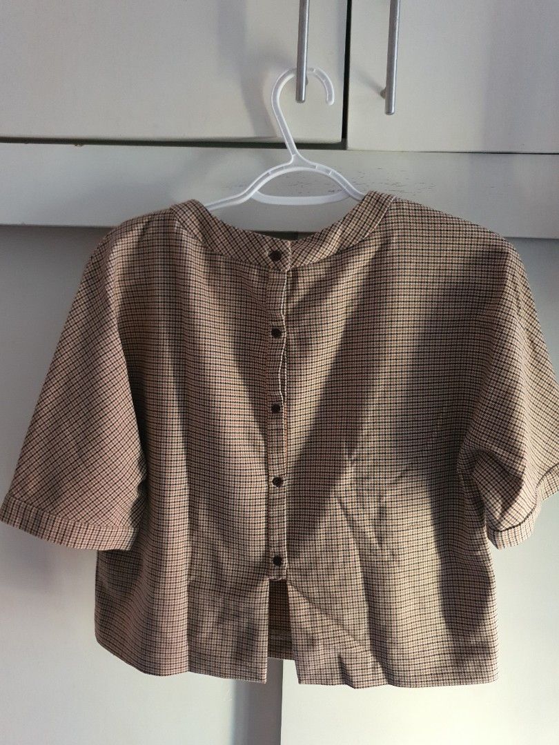 Zara Trafaluc Houndstooth Crop Top Size L (Category: Sleeveless) located in Paranaque City. Submitted by love_opaque (Listing ID 1470222061, Image 2). Description: - Brand: Zara Trafaluc - Size: L - Pattern: Brown & black houndstooth / plaid - Style: Short sleeves, button-up front closure, crop top - Origin: Made in Morocco - Condition: Great for pairing with high-waisted skirts or pants.