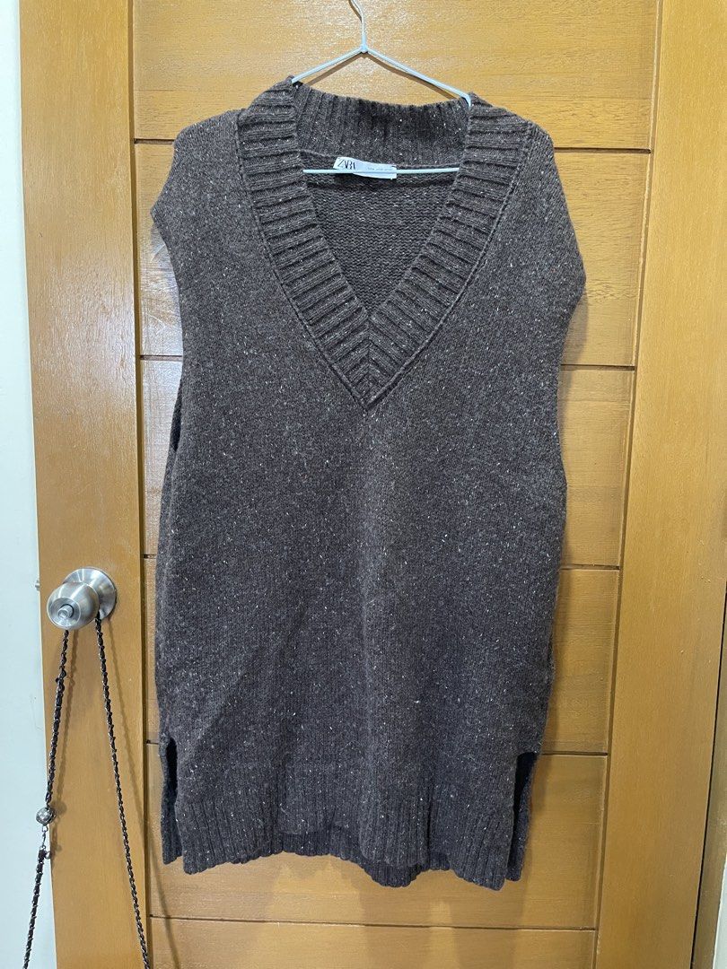 Zara Vest (Category: Coats, Jackets and Outerwear) located in Baguio. Submitted by pawsome_closet (Listing ID 1470248797, Image 2). Description: .