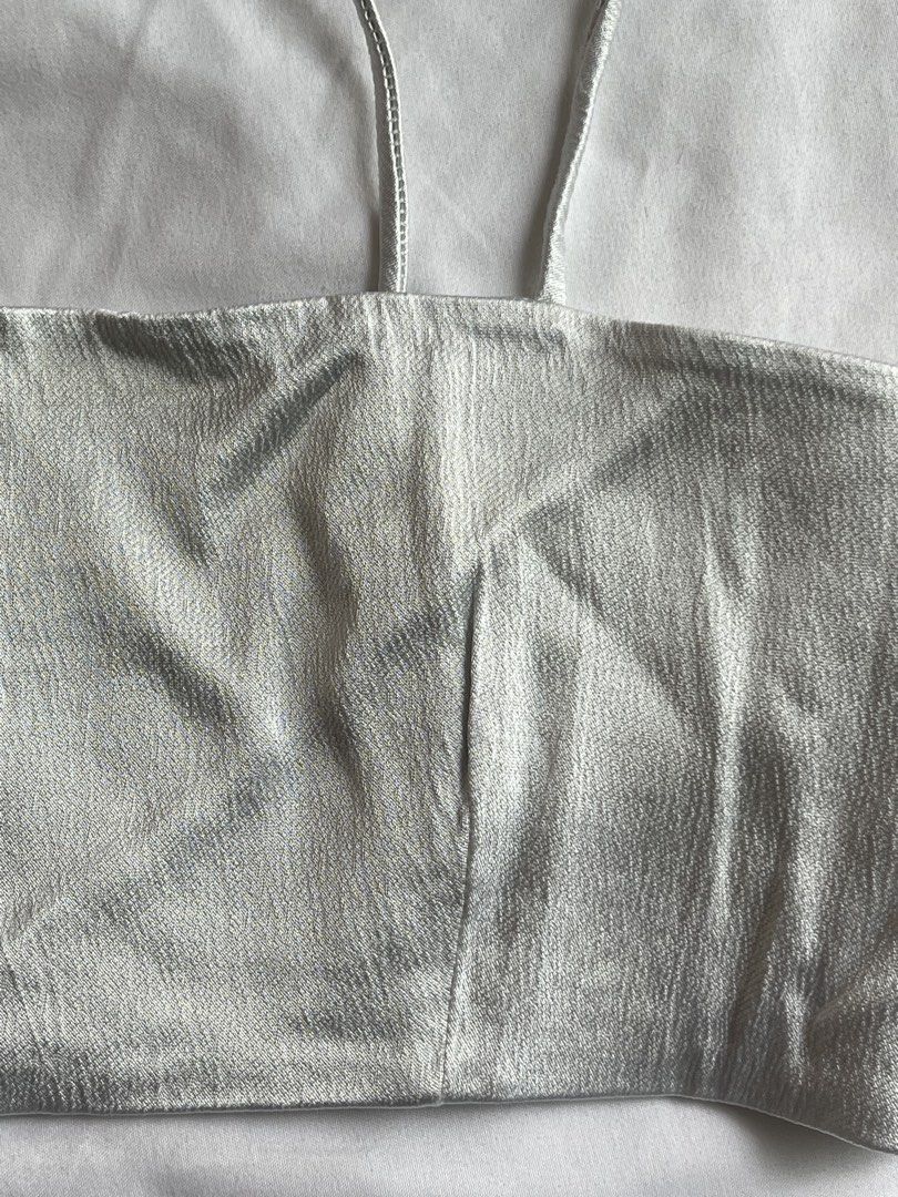Zara White Crop Top Size S (Category: Sleeveless) located in Taguig. Submitted by buymythingsty (Listing ID 1470153189, Image 3). Description: Worn once Xs-s Decluttering .