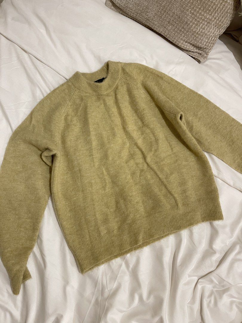 Zara Wool & Alpaca Sweater (Category: Coats, Jackets and Outerwear) located in Quezon City. Submitted by everythingmustgo__ (Listing ID 1470259169, Image 1). Description: Brand new with tags Size: small Color: apple green ‼️ firm with price. low ballers will not be entertained ‼️.