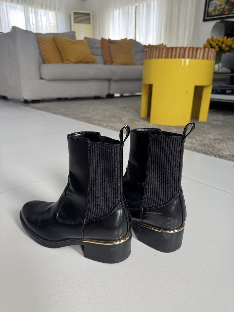 Zarq boots size 37 (Category: Boots) located in Manila. Submitted by jennelynbadile (Listing ID 1470195846, Image 3). Description: .