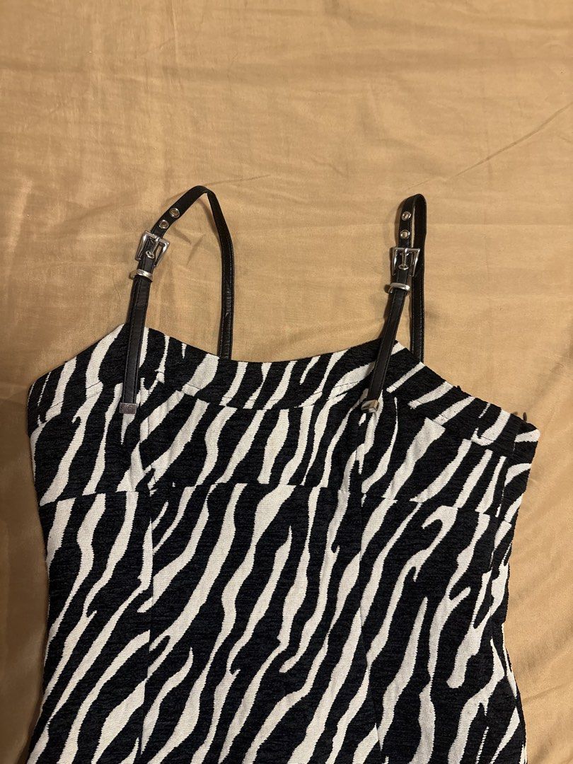 Zebra Print Mini Dress (Category: Dresses) located in Quezon City. Submitted by japfoodl0ver (Listing ID 1470197146, Image 2). Description: - fits xs to s - used once - no brand but could the quality honestly pass as zara or h&m - price is firm.