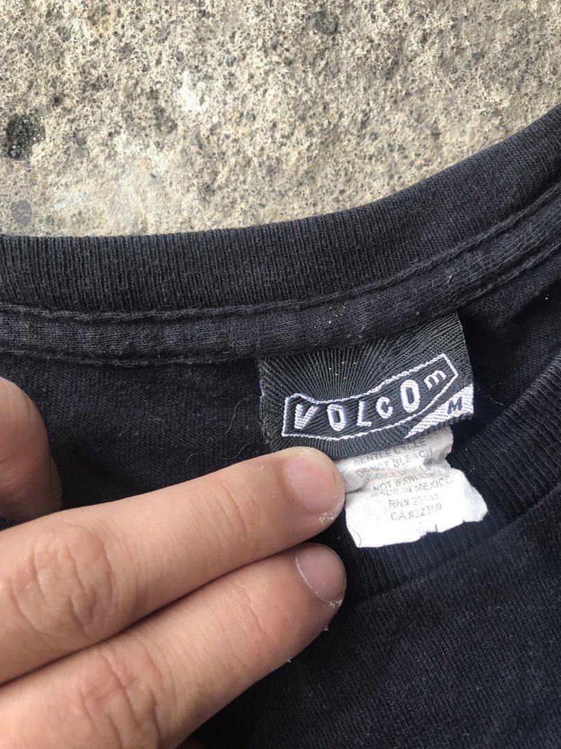 00’s volcom stone t shirt (Category: Activewear) located in Ligao. Submitted by klaifinds (Listing ID 1470470354, Image 3). Description: Dimes 19.5/29 9/10 color rate Good condition Washed ready to use.
