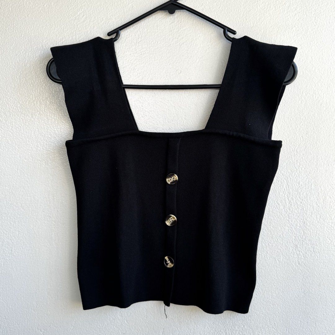 PRELOVED women's tops & blouses (Category: Blouses) located in San Fernando. Submitted by jellys_preloved (Listing ID 1470430342, Image 3). Description: PLEASE READ | PRELOVED but NOT abused tops FROM ₱50 & nothing over P300! • Fits XS - semi Medium (Sh 15' ; Bu 28-32' ; Wa 28') • Brands: Zara, H&M, Uniqlo, Cotton on, Old Navy, etc. • No major flaws or issues, like new condition • Some with minimal flaws, unnoticeable and completely wearable 📍Pa