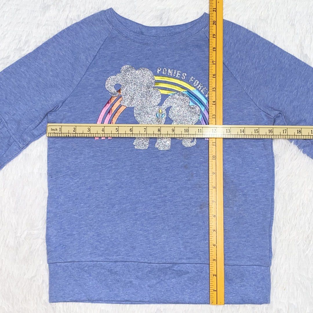 10 Years Old Gap Sweater Pony (Category: Babies & Kids Fashion) located in Bulacan. Submitted by jexmd (Listing ID 1470455657, Image 2). Description: May stains pero hindi pa nasuot.